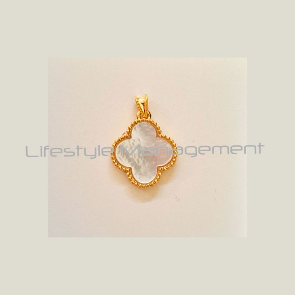 Clover Leaf Pendant Necklace 18K Gold