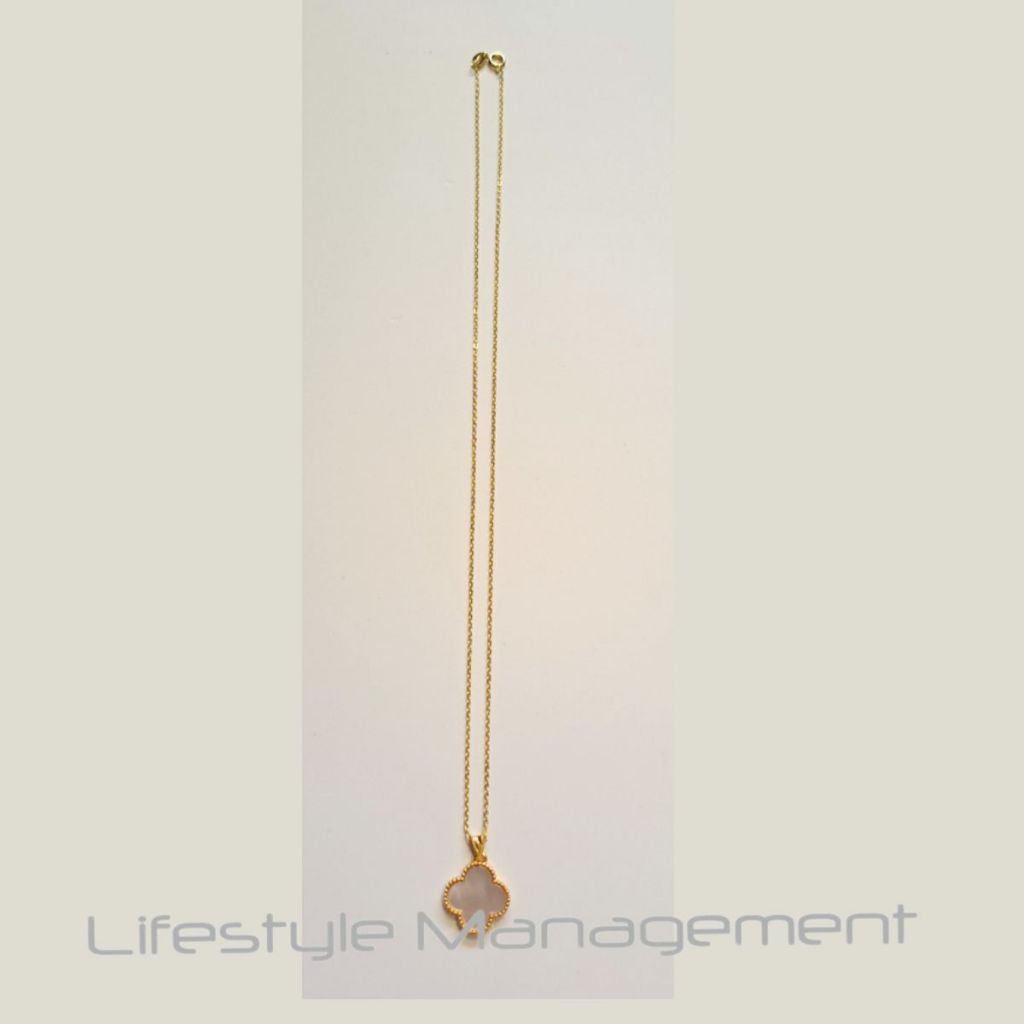 Clover Leaf Pendant Necklace 18K Gold